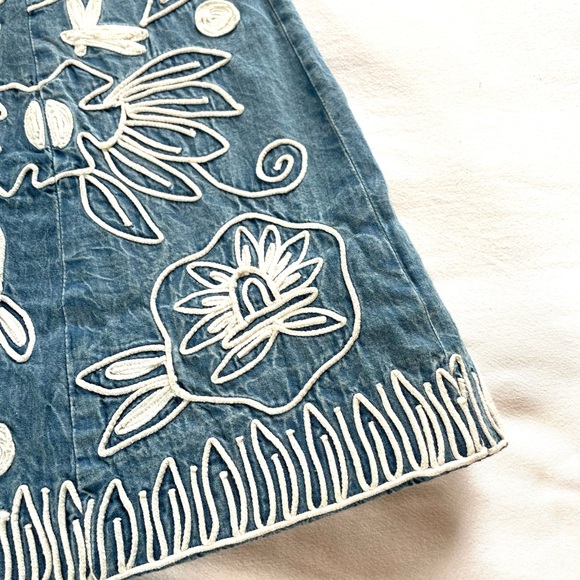 Alice + Olivia Lindsey Chambray Embroidered Dress - Picture 7 of 13